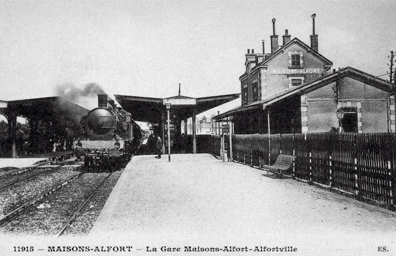 Attente à la gare de Maisons-Alfort / Alfortville