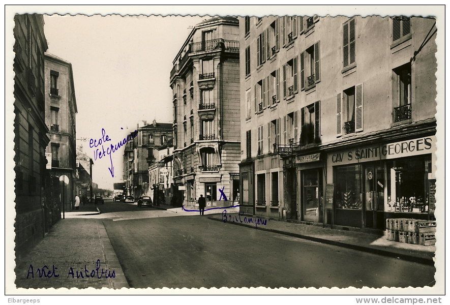 deux pompes à essence rue de Paris - actuelle avenue du Général de Gaulle, 94700 Maison-Alfort